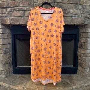 Oyspun orange maxi w/ pink and purple design. 2X with pockets.